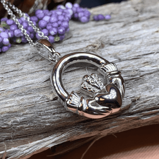 Lylah Claddagh Necklace - 18