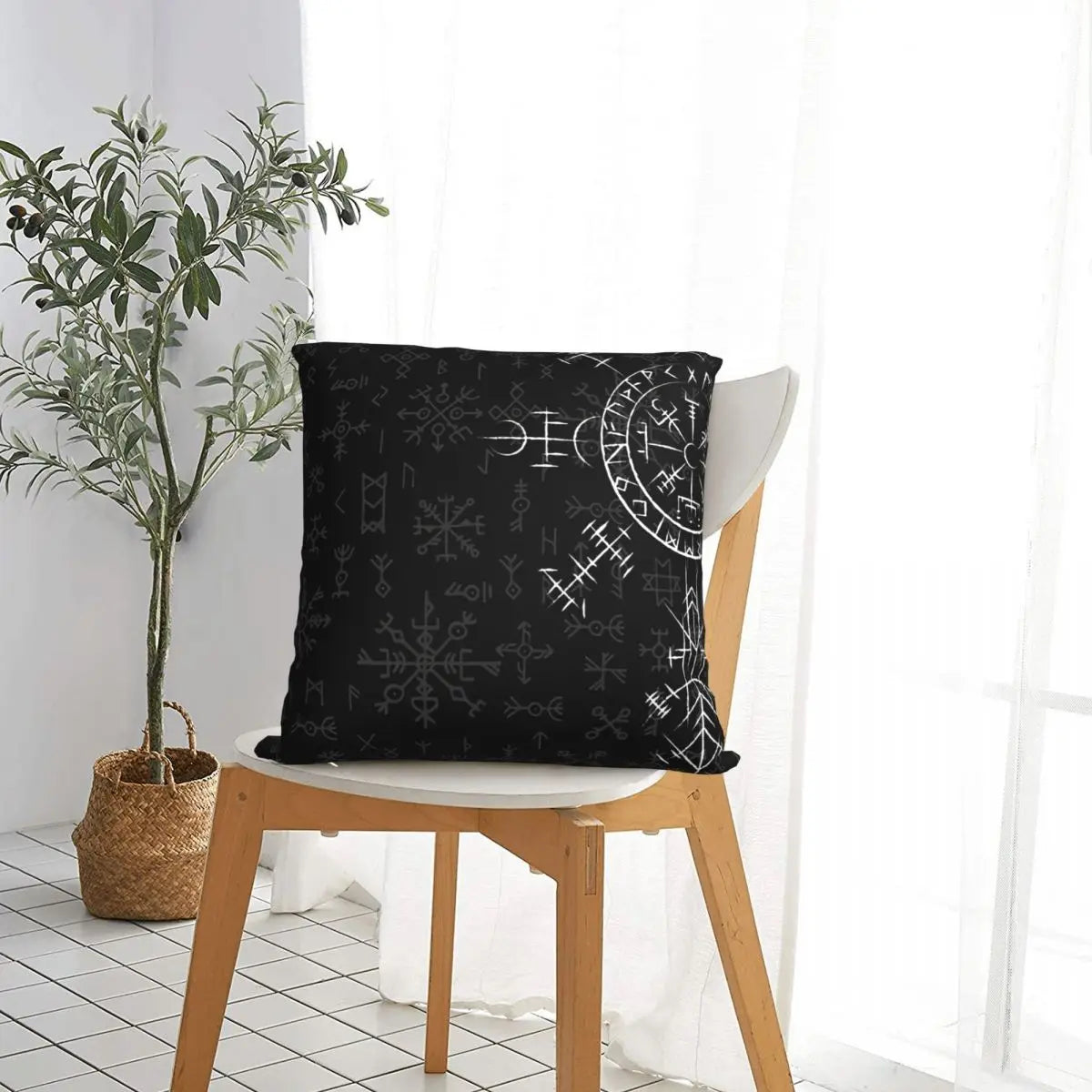 Celtic Lucky Charm Compass Symbole Celtic Vegvisir Pillowcase Viking Norse Backpack Cushion For Sofa  Coussin Covers Decorative