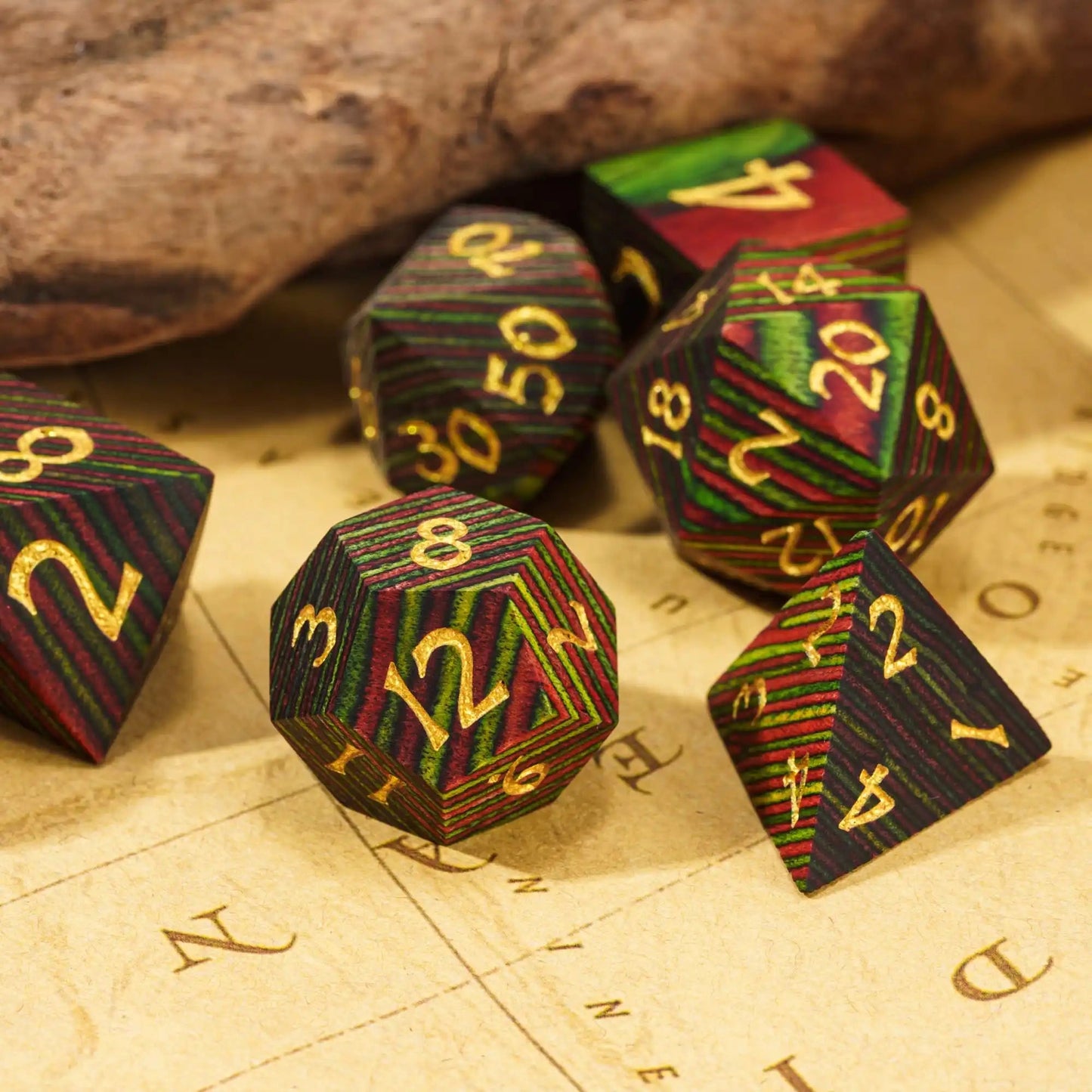 Cusdie 7Pcs Wooden Dice Set Unique Stripe D&D Dice D4 D6 D8 D10 D% D12 D20 Polyhedral Games Dice Set for Table Games RPG