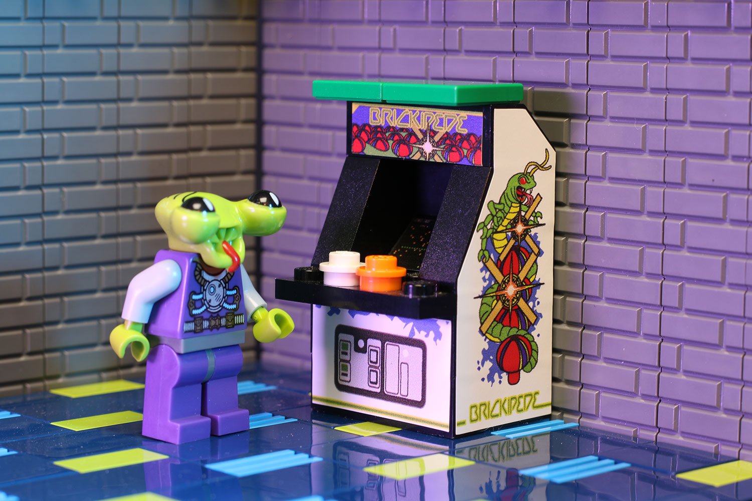 Custom Brickipede Arcade Machine made using LEGO parts - B3 Customs