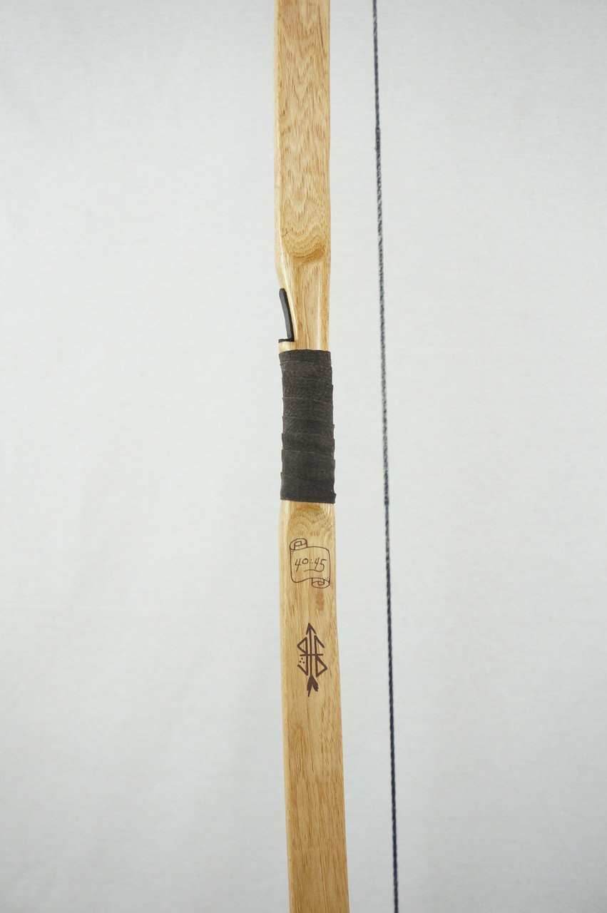 Classic Traditional Longbow - 20-25 / Right Hand