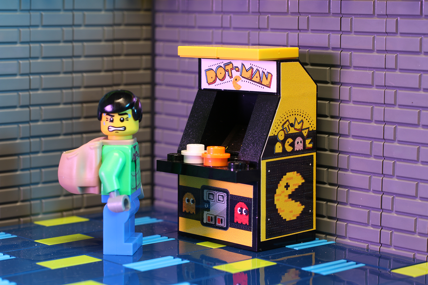 Dot-Man Arcade Machine made using LEGO parts - B3 Customs