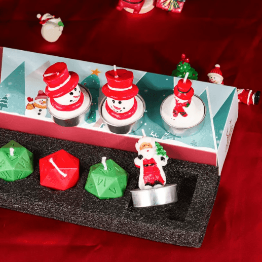 Christmas Dice Candles | 4x 30mm D20 Candles + 1 Mystery Christmas Themed Candle - 