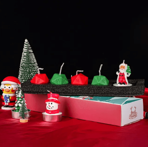 Christmas Dice Candles | 4x 30mm D20 Candles + 1 Mystery Christmas Themed Candle - 