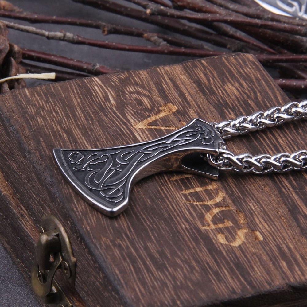 Collier pendentif hache de guerre Viking entrelacs de dragon