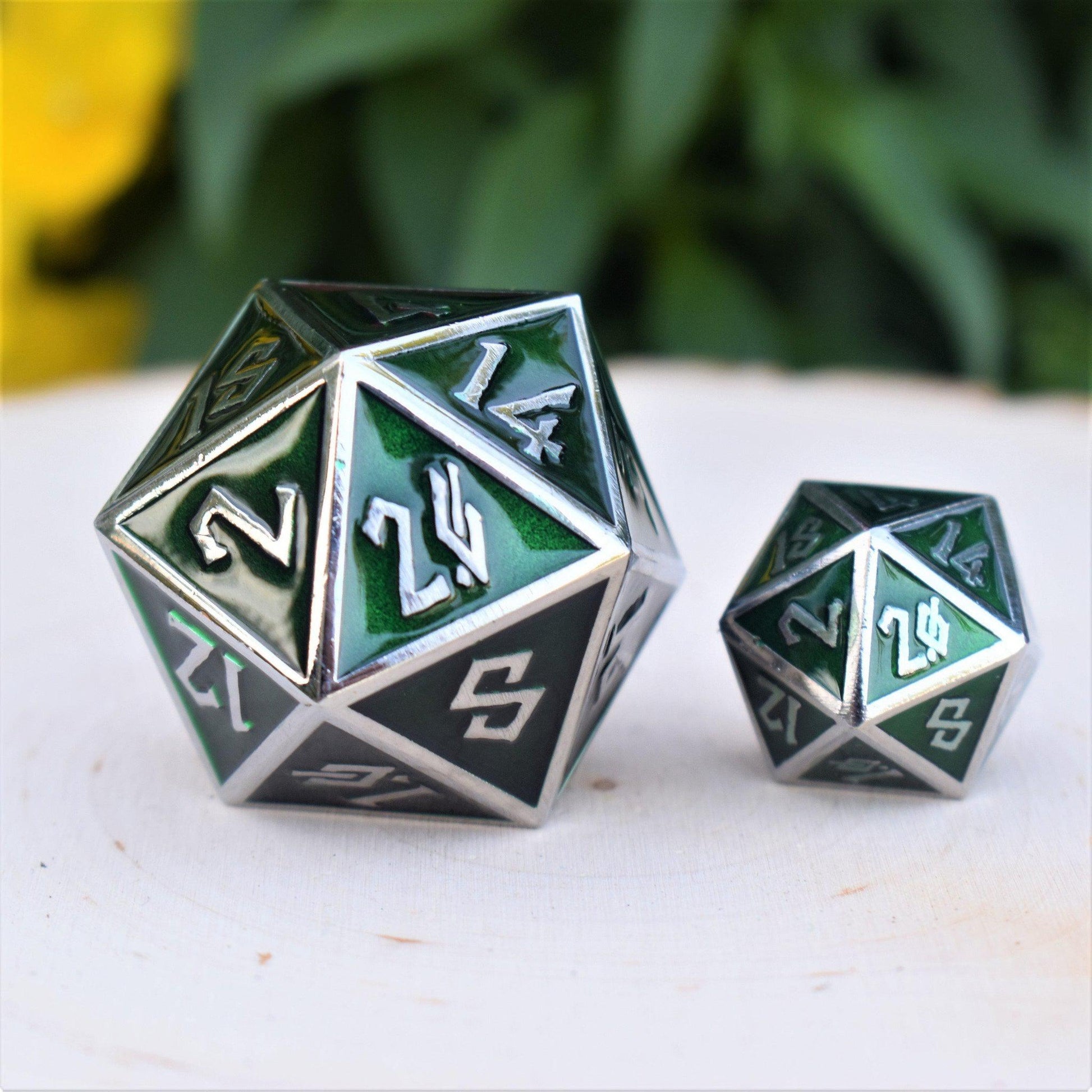 Emerald & Silver Metal 35mm D20