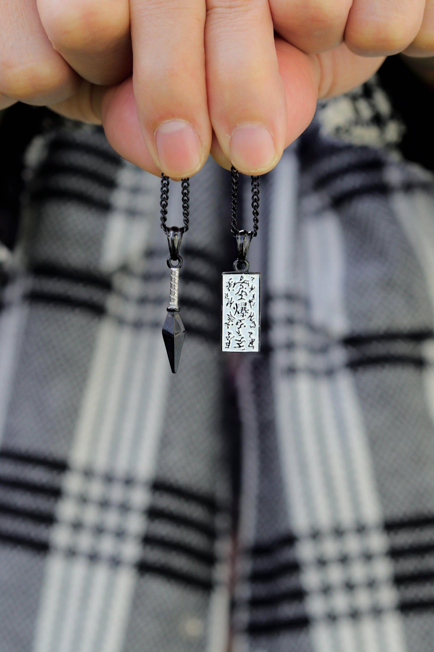 Naruto™ Paper Bomb Kunai Earrings - Black / Set (Tag & Kunai)