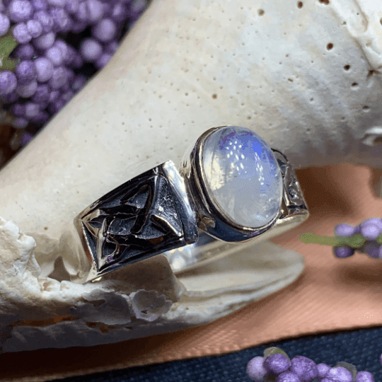 Syra Celtic Knot Ring - 5 / Moonstone