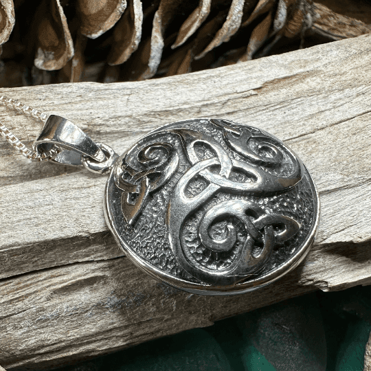 Mochán Celtic Knot Necklace - 18