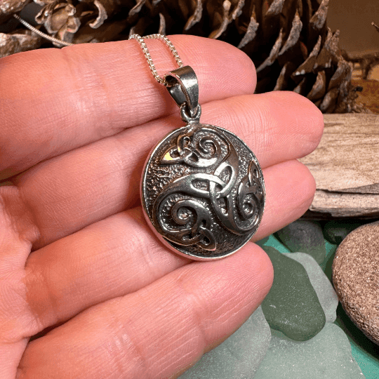 Mochán Celtic Knot Necklace - 18