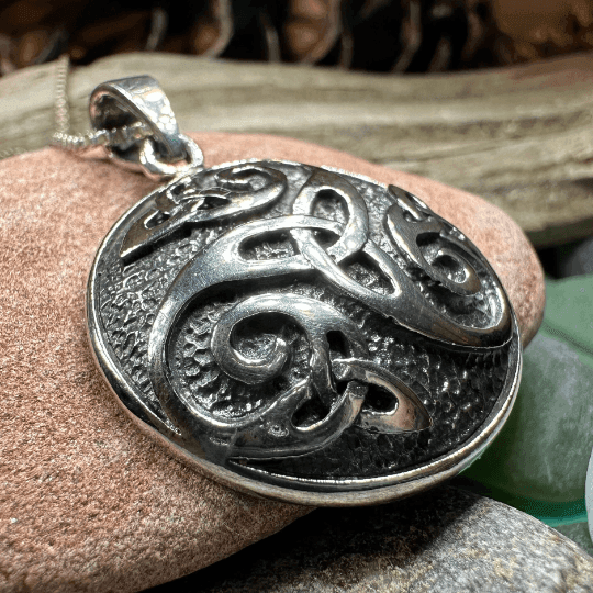 Mochán Celtic Knot Necklace - 18