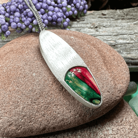 Jura Scottish Highlands Necklace - Red/Green