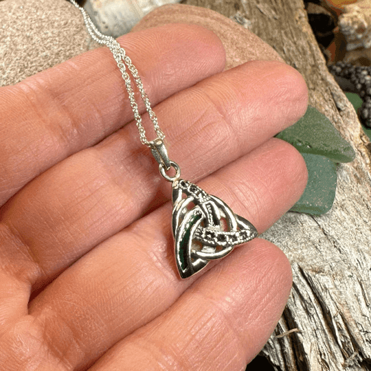 Aria Trinity Knot Necklace - 18