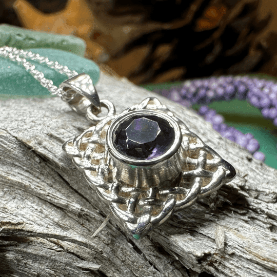 Gianna Celtic Knot Necklace - 