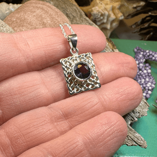 Gianna Celtic Knot Necklace - 