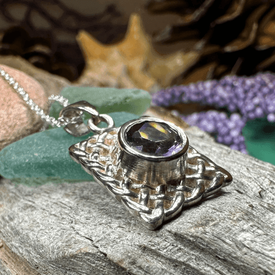 Gianna Celtic Knot Necklace - 