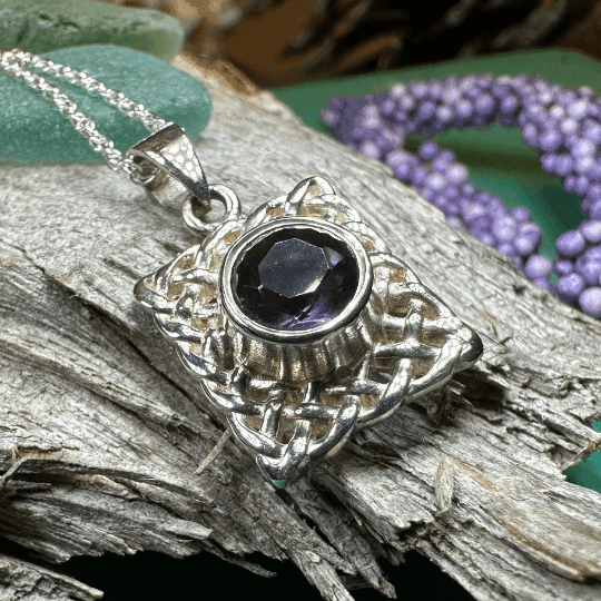 Gianna Celtic Knot Necklace - 