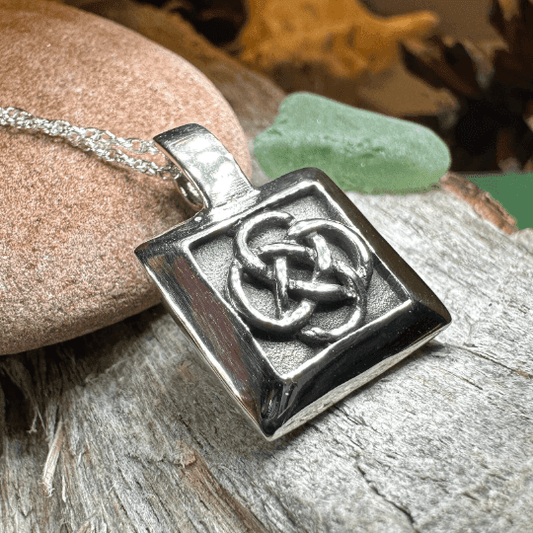 Dara Knot Necklace - 