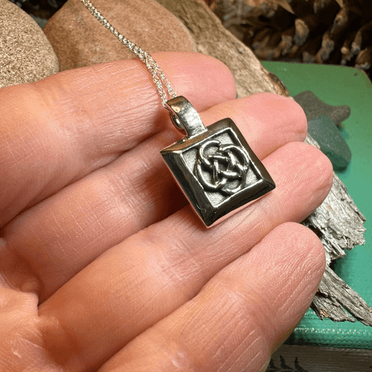 Dara Knot Necklace - 