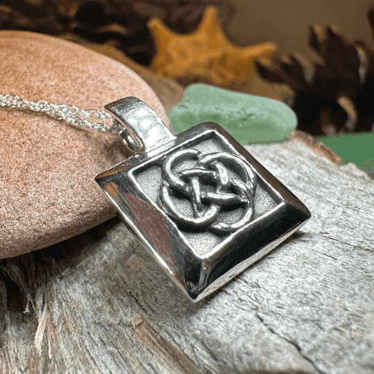 Dara Knot Necklace - 