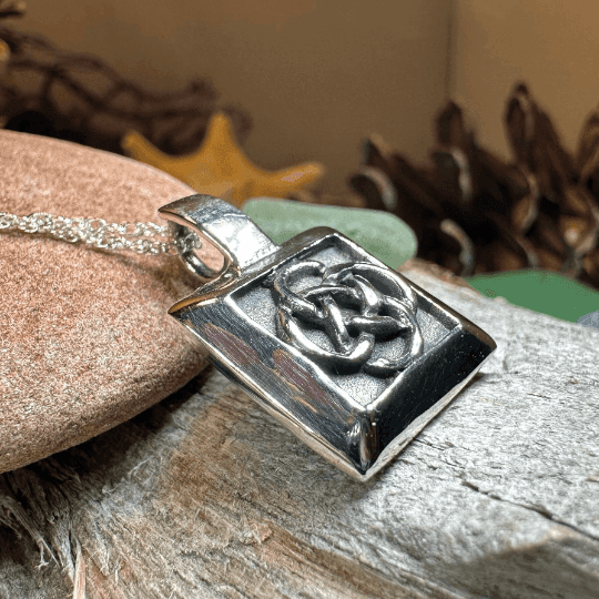 Dara Knot Necklace - 