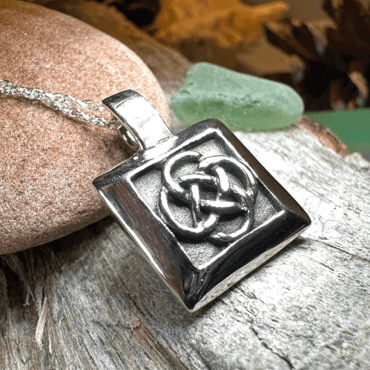 Dara Knot Necklace - 