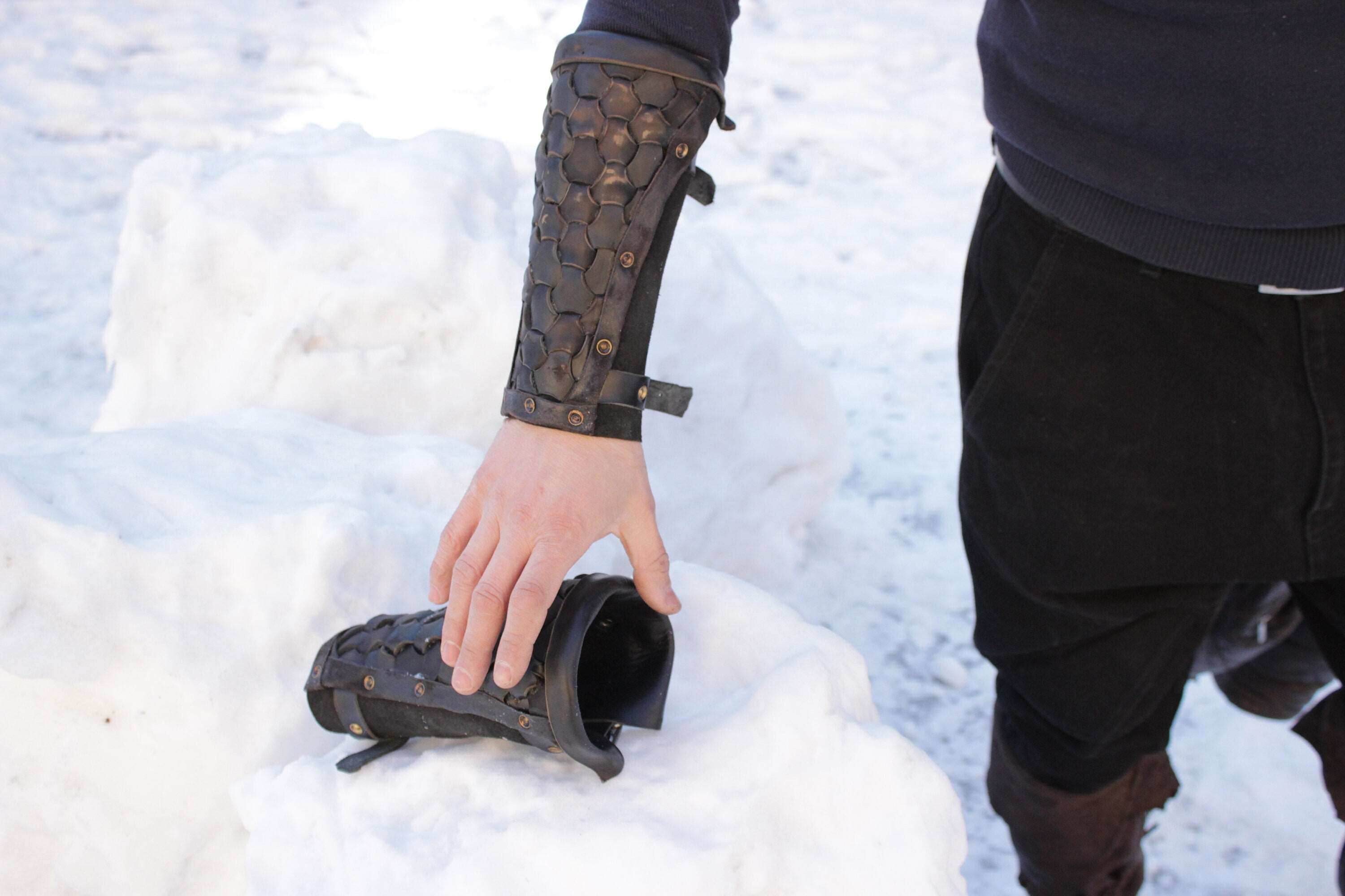 Celtic leather bracers - Black (like foto) / For one hand
