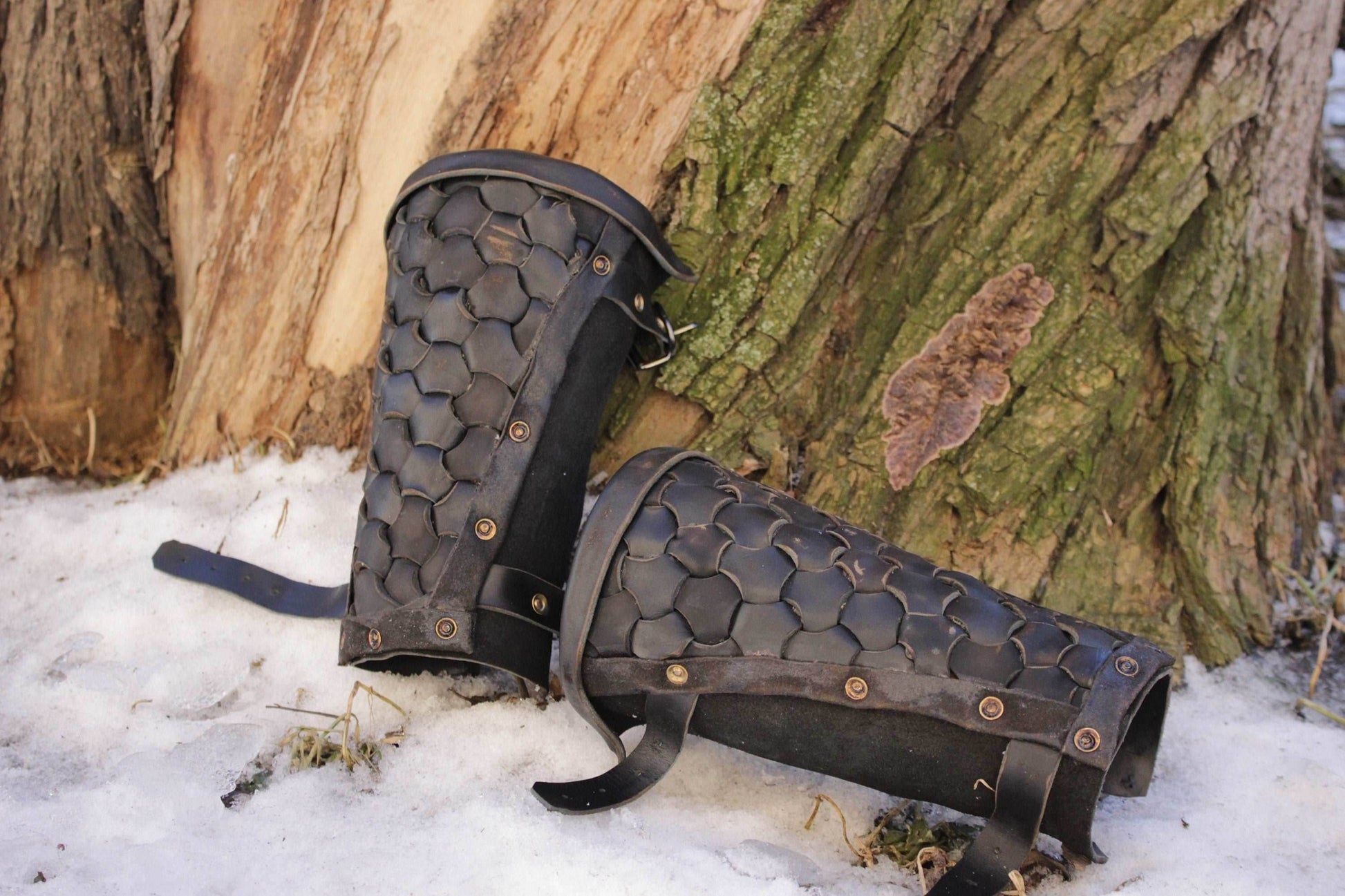 Celtic leather bracers - Black (like foto) / For one hand