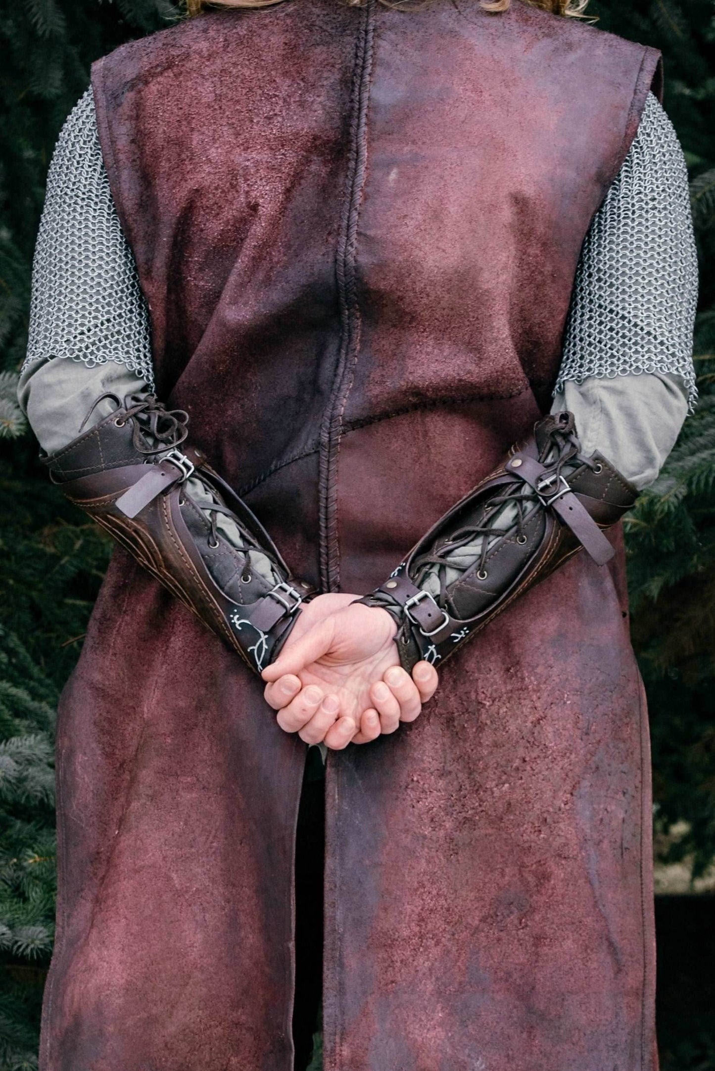 Aragorn's leather bracers (Lord of the Rings) - brown (as pictured) / For one hand