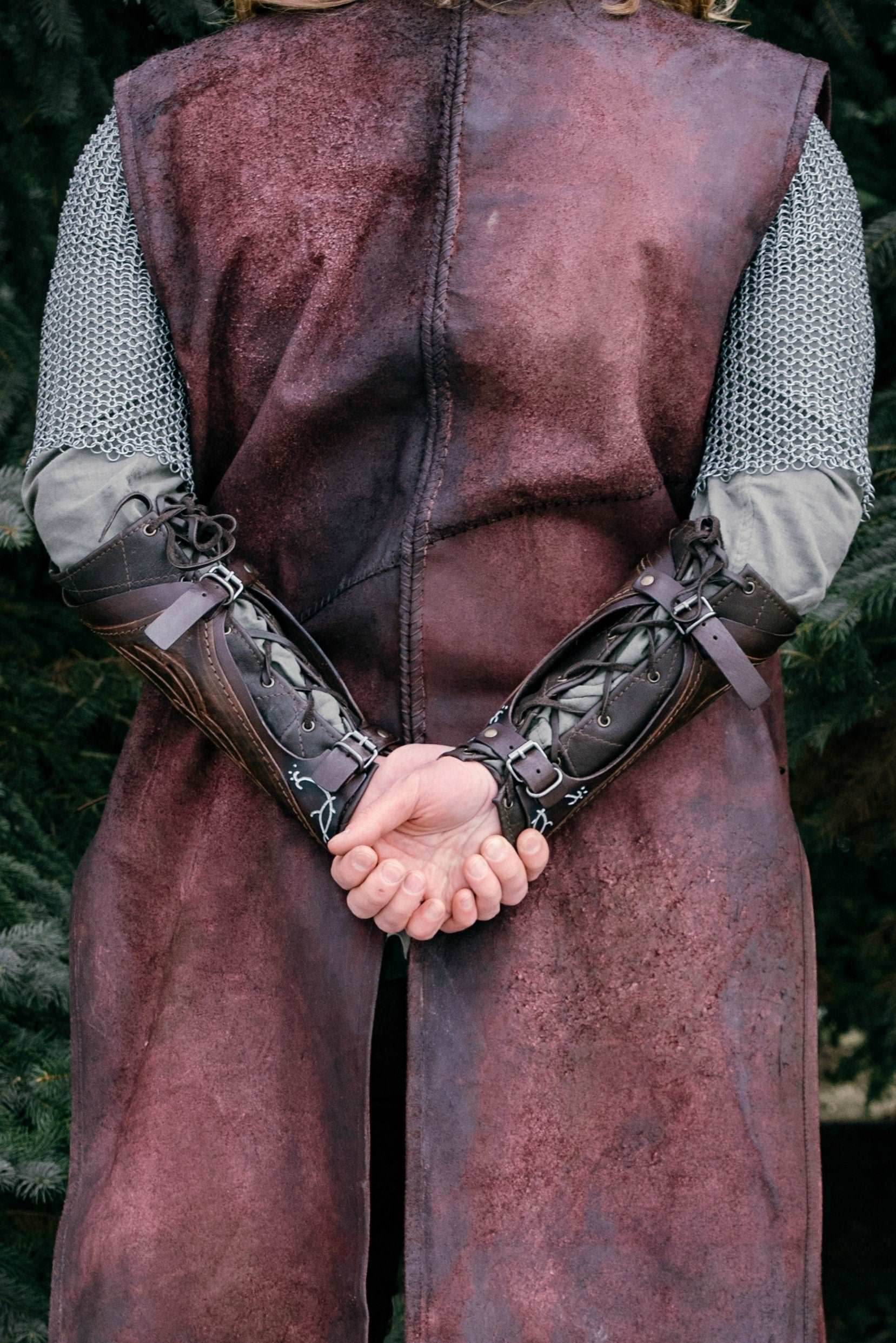 Aragorn's leather bracers (Lord of the Rings) - brown (as pictured) / For one hand