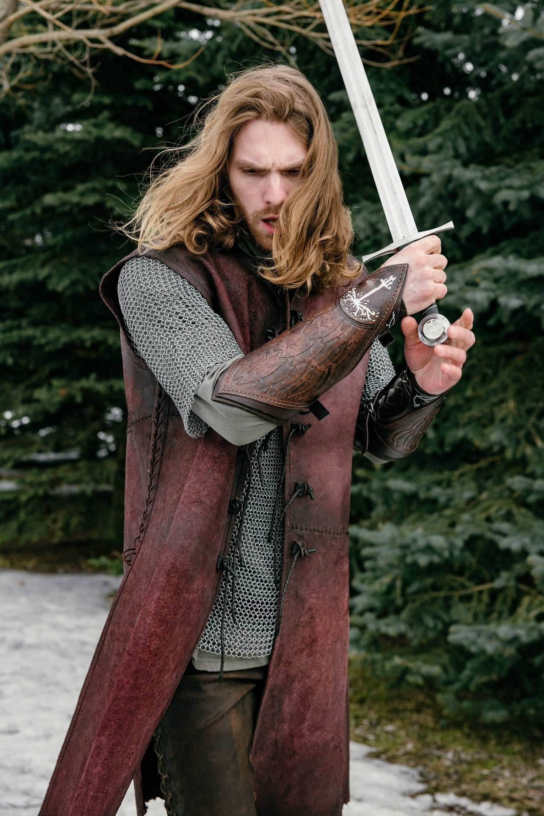 Aragorn's leather bracers (Lord of the Rings) - brown (as pictured) / For one hand