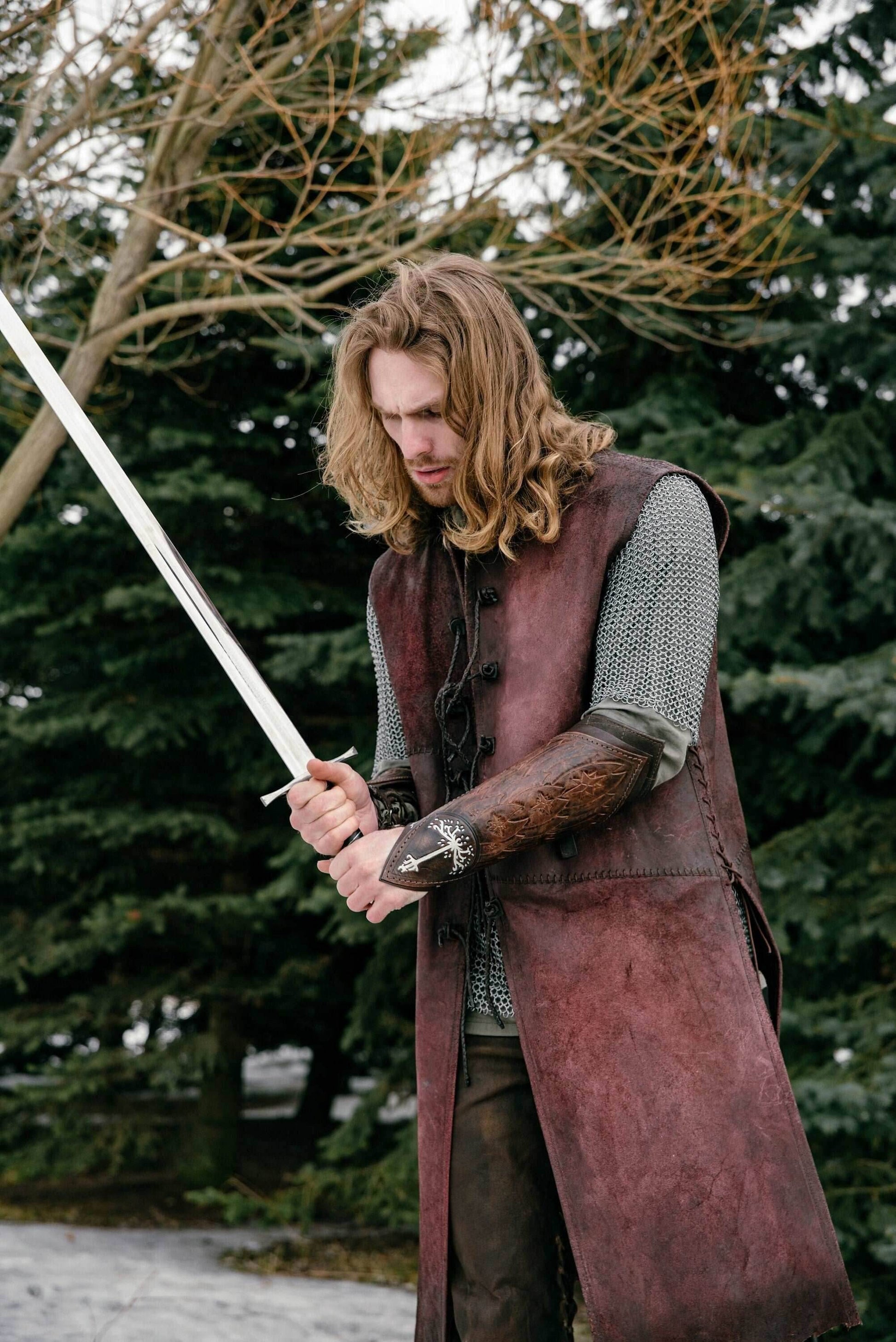 Aragorn's leather bracers (Lord of the Rings) - brown (as pictured) / For one hand