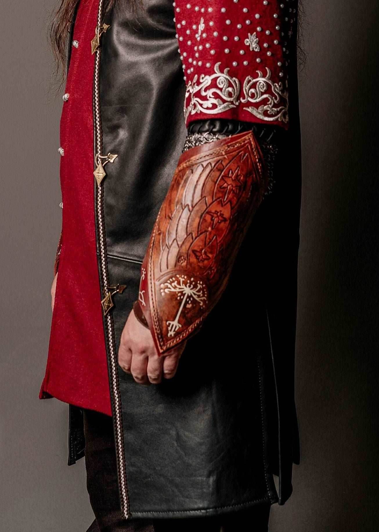 Boromir leather bracers (Lord of the Rings) - brown (as pictured) / For one hand