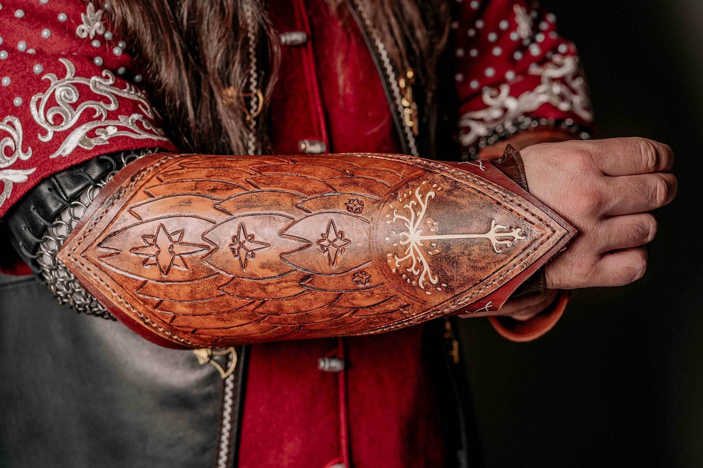 Boromir leather bracers (Lord of the Rings) - brown (as pictured) / For one hand