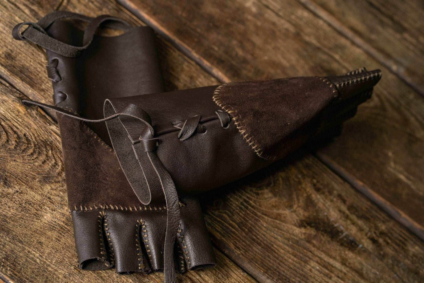 Aragorn strider leather gloves - one right-hand glove / Brown (as on photo)