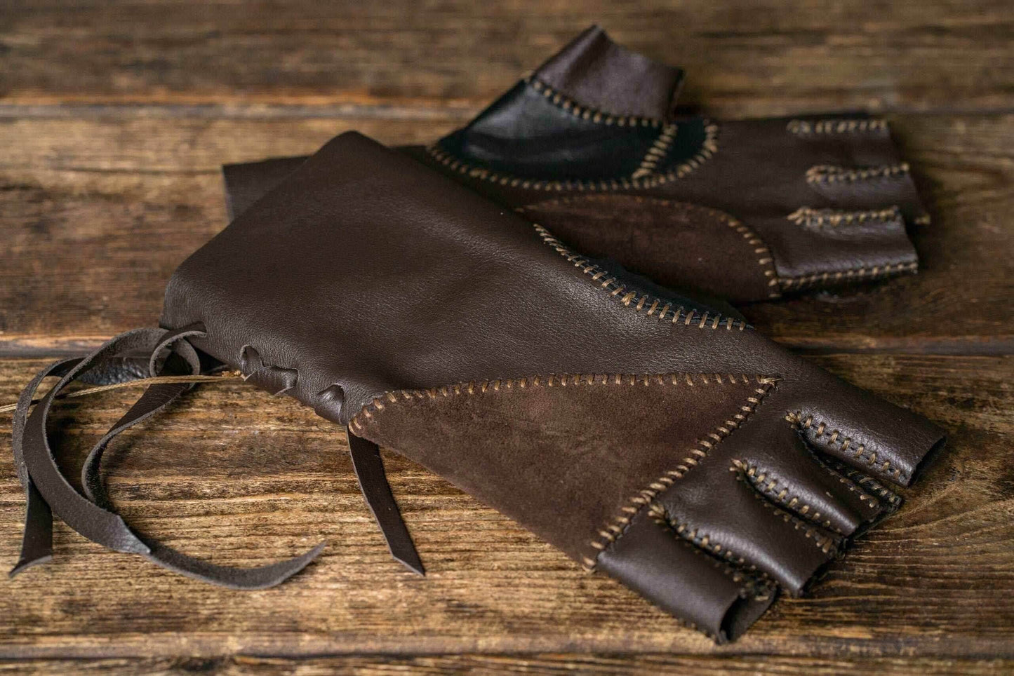 Aragorn strider leather gloves - one right-hand glove / Brown (as on photo)