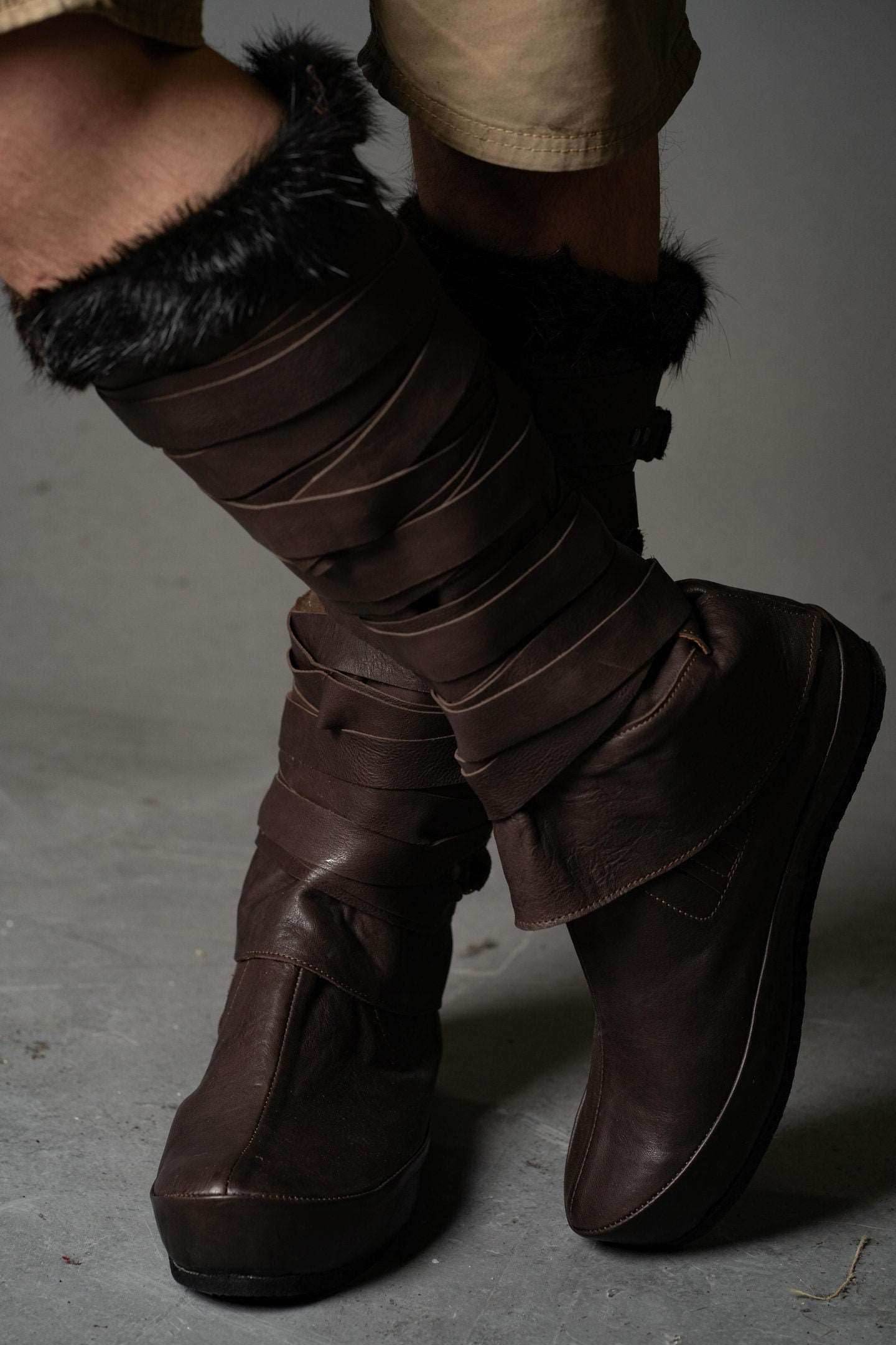 Assassin leather low boots + greaves with fur - brown (lie photo) / 5