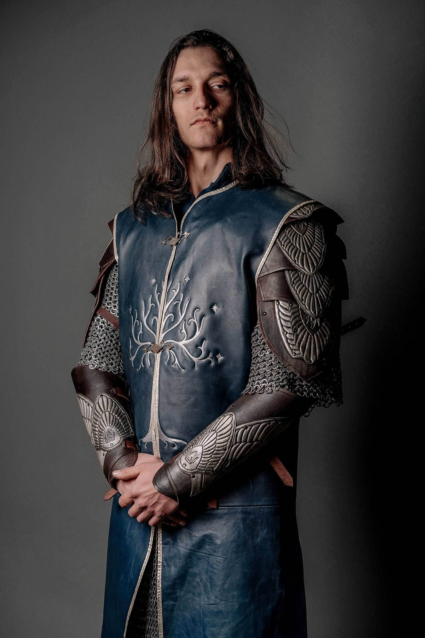 Aragorn's King bracers (Lord of the Rings) - brown (as pictured) / For one hand