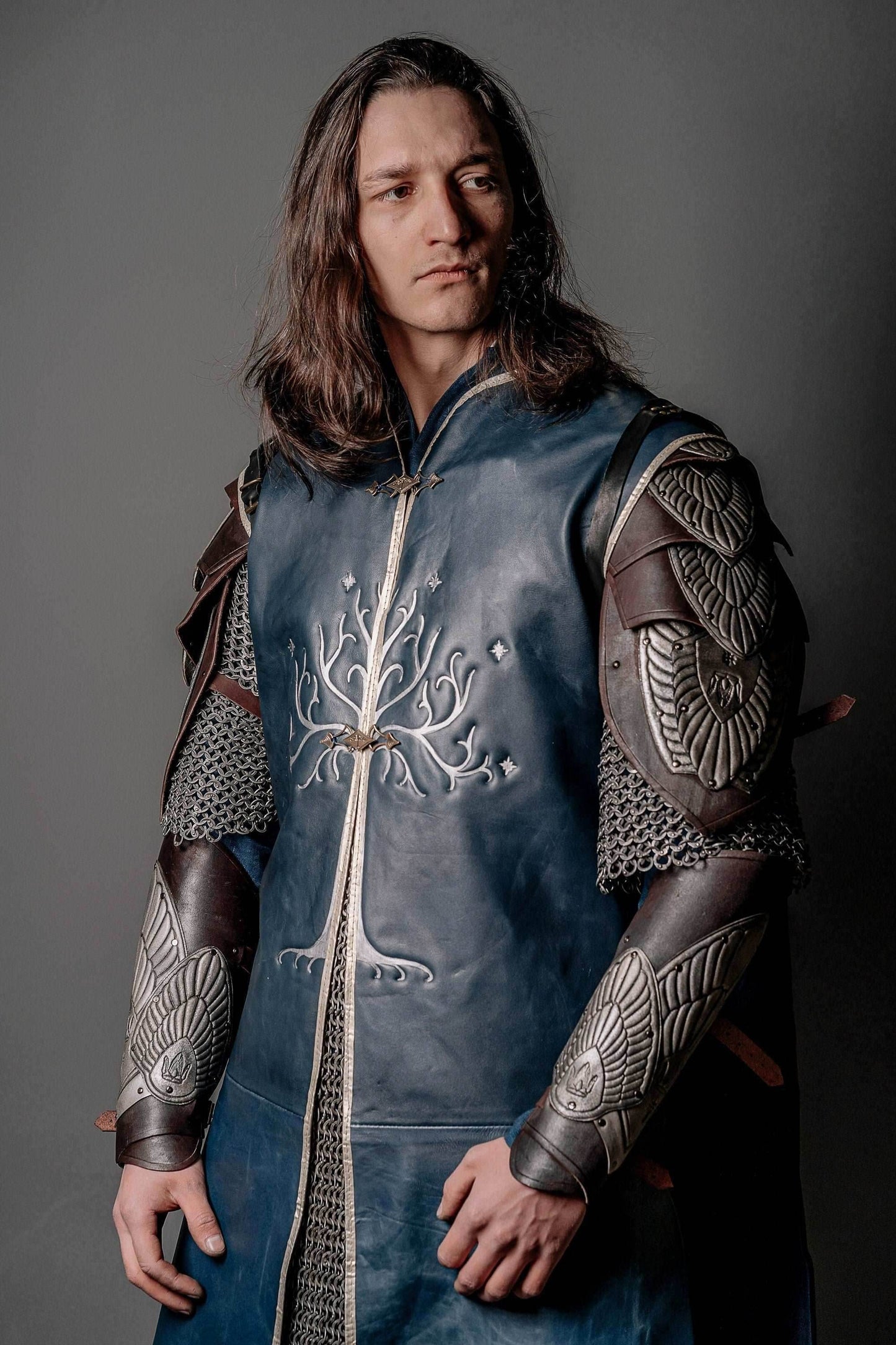 Aragorn's King bracers (Lord of the Rings) - brown (as pictured) / For one hand