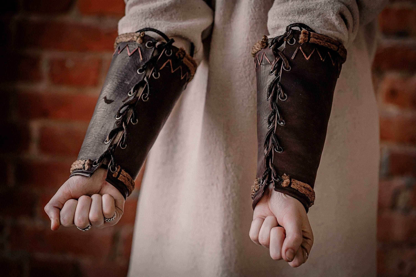 Celtic leather bracers - Black (like foto) / For one hand