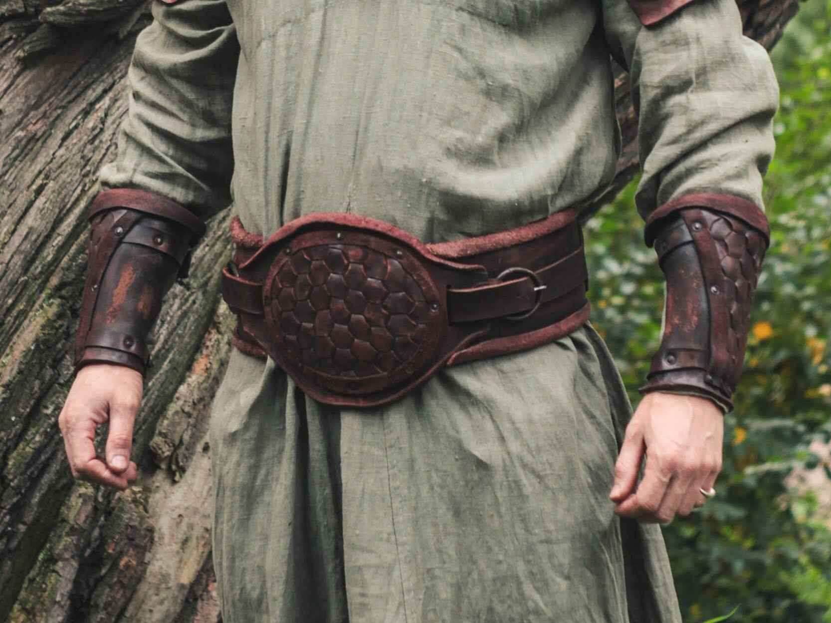 Viking leather bracers - Brown