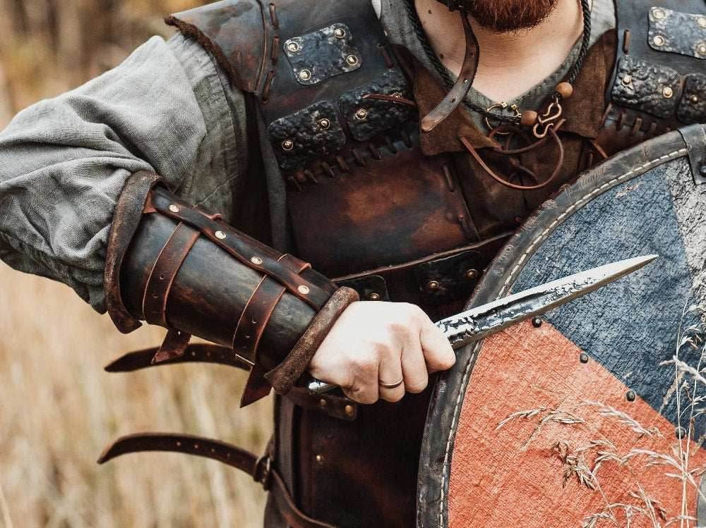 Viking leather bracers - Brown
