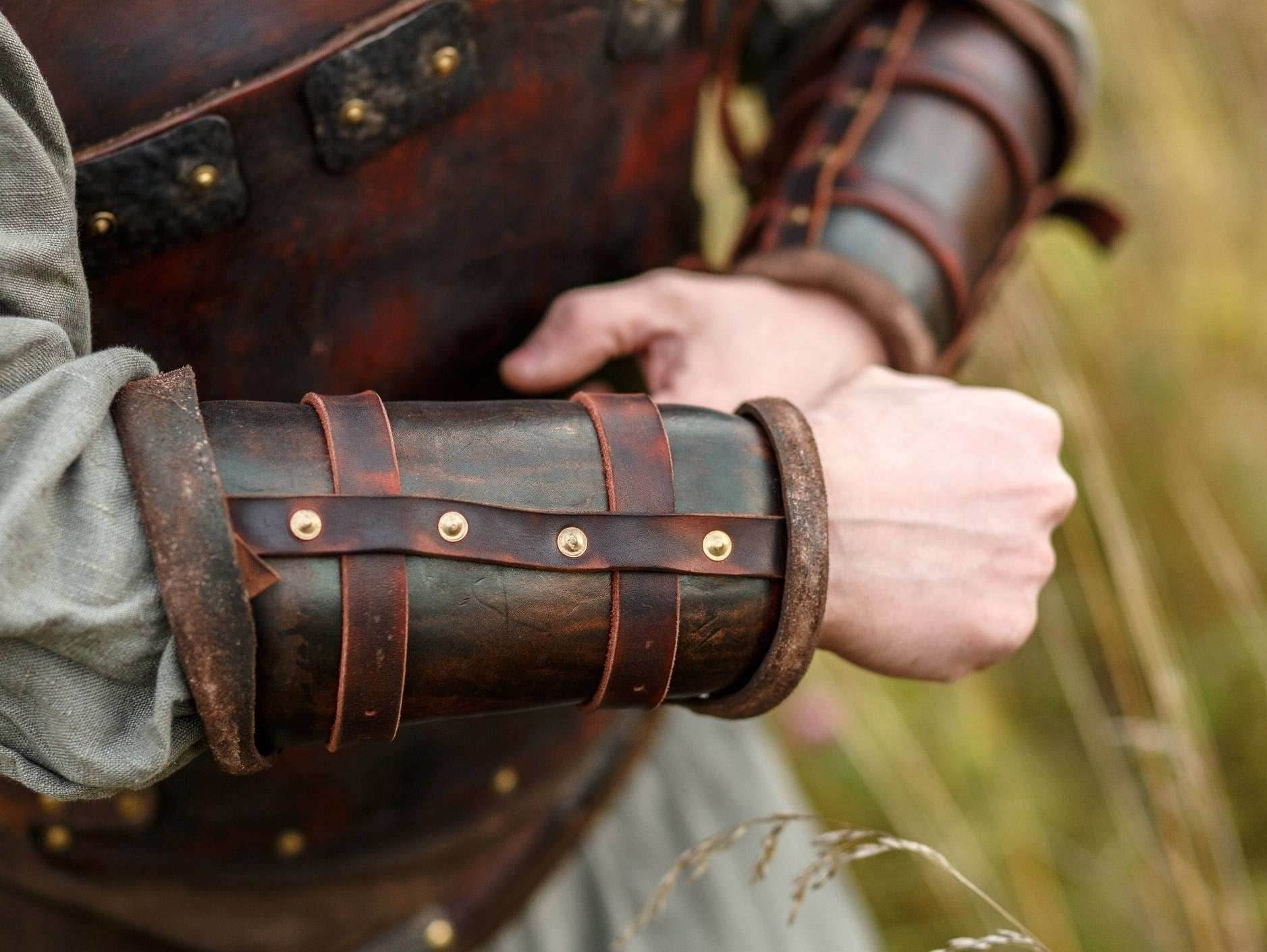 Viking leather bracers - Brown