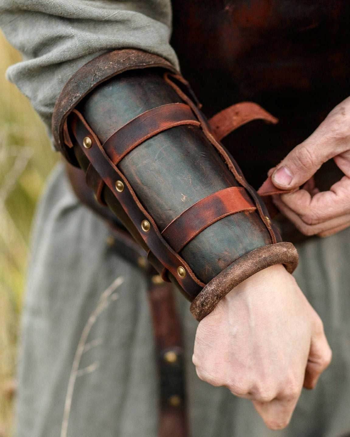 Viking leather bracers - Brown