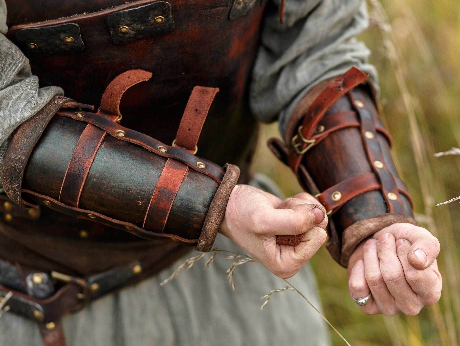 Viking leather bracers - Brown