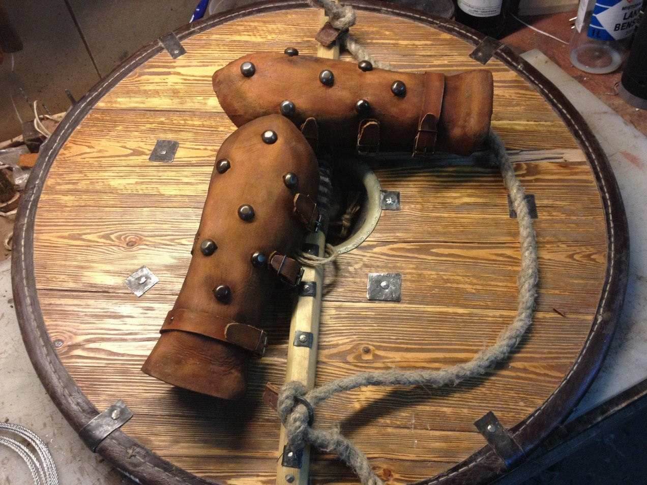 Viking leather bracers - Brown