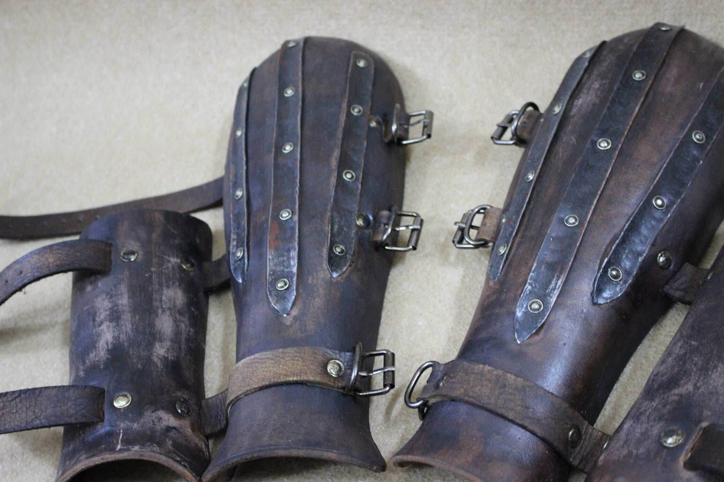 Viking leather bracers - brown (as pictured) / For two hands
