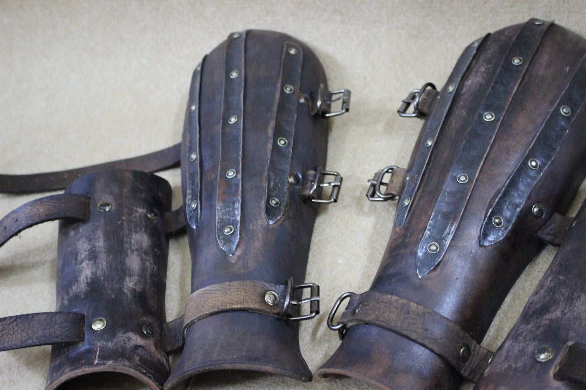 Viking leather bracers - brown (as pictured) / For two hands