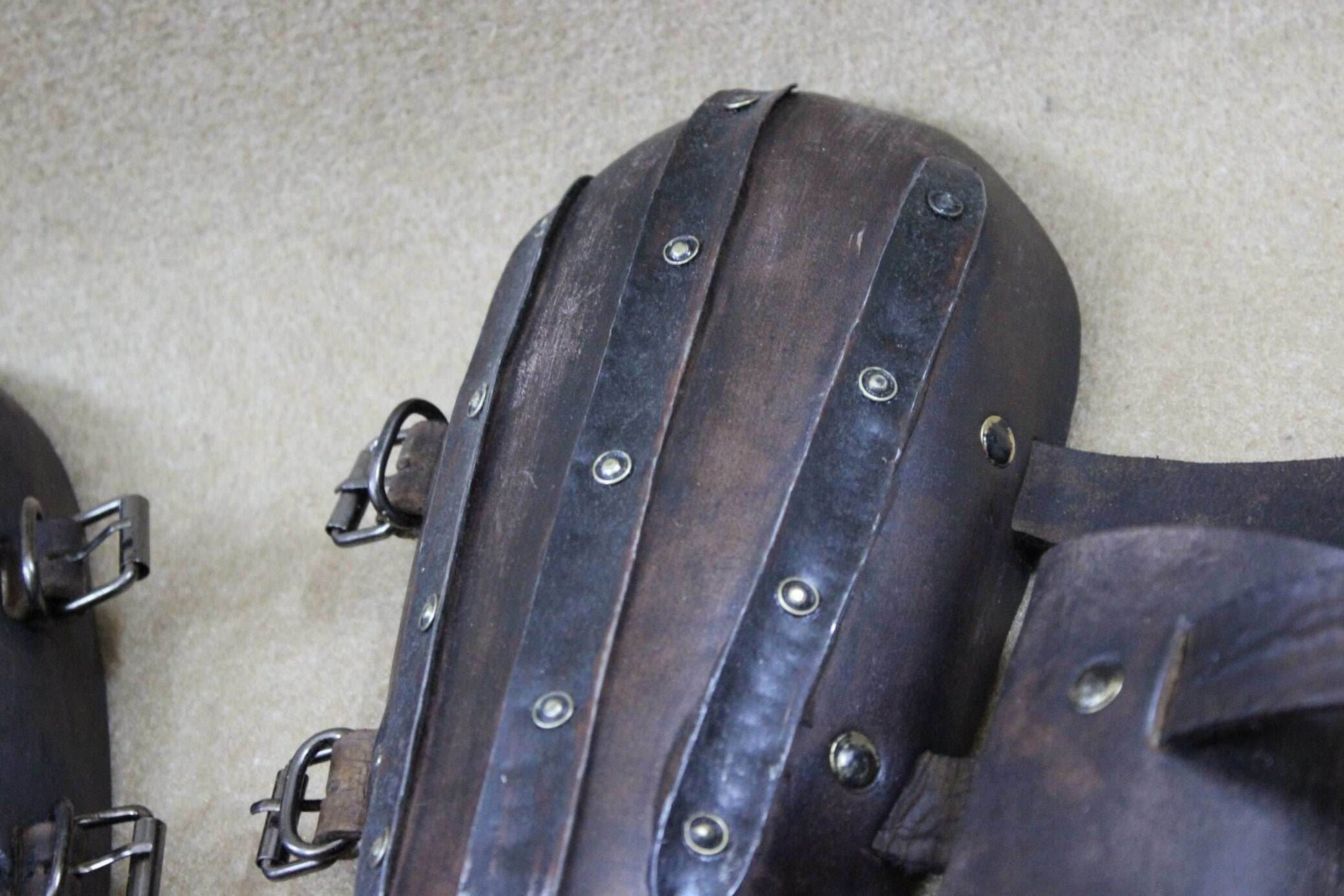 Viking leather bracers - brown (as pictured) / For two hands