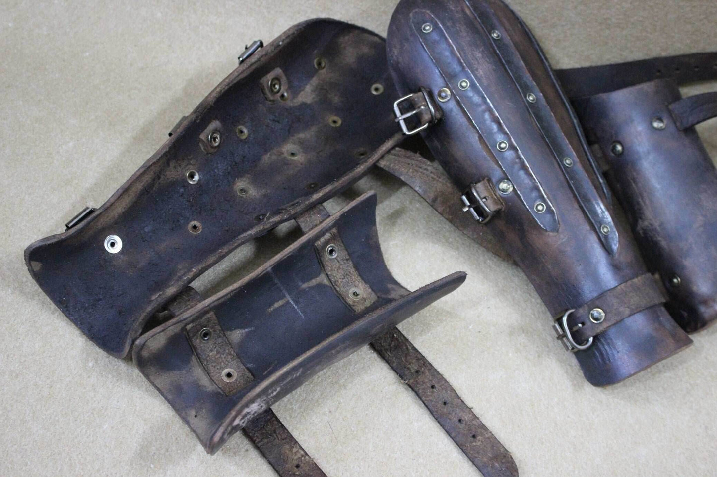 Viking leather bracers - brown (as pictured) / For two hands